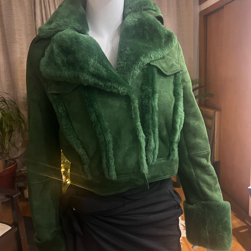 Green Teddy Jacket with Plush Material and Cropped Design - Picture 9 of 9